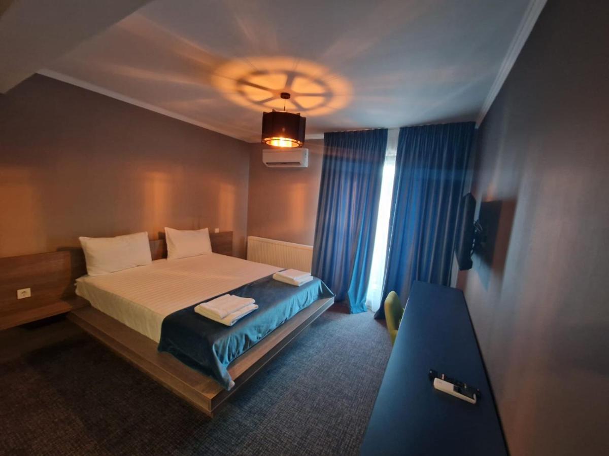 Albert Hotel Roşu Eksteriør bilde
