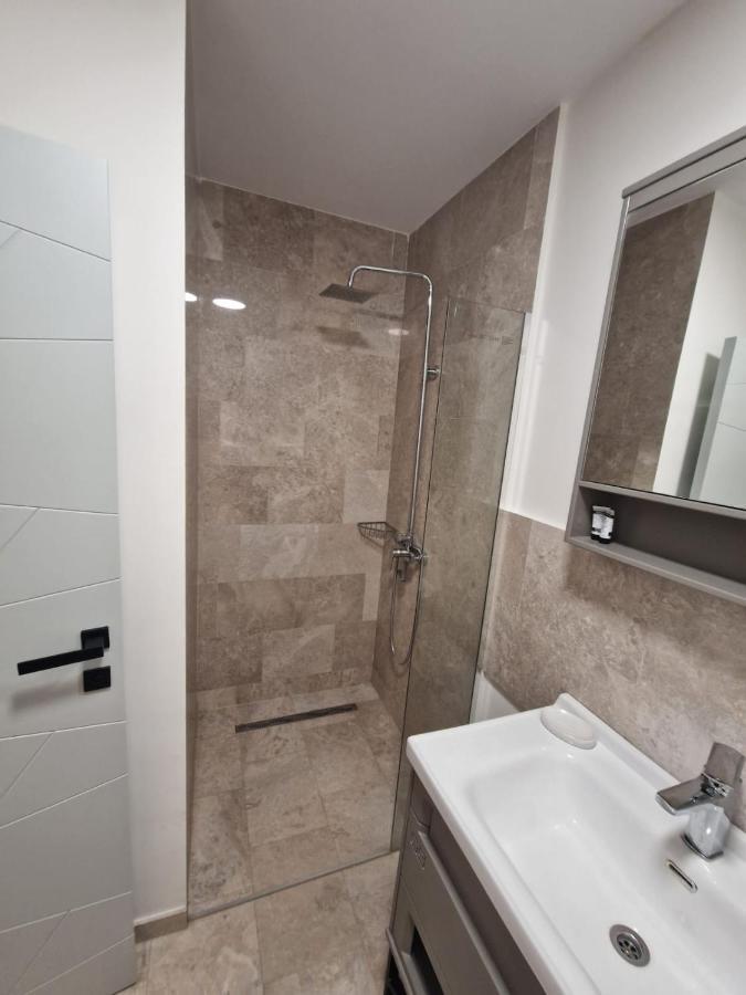 Albert Hotel Roşu Eksteriør bilde